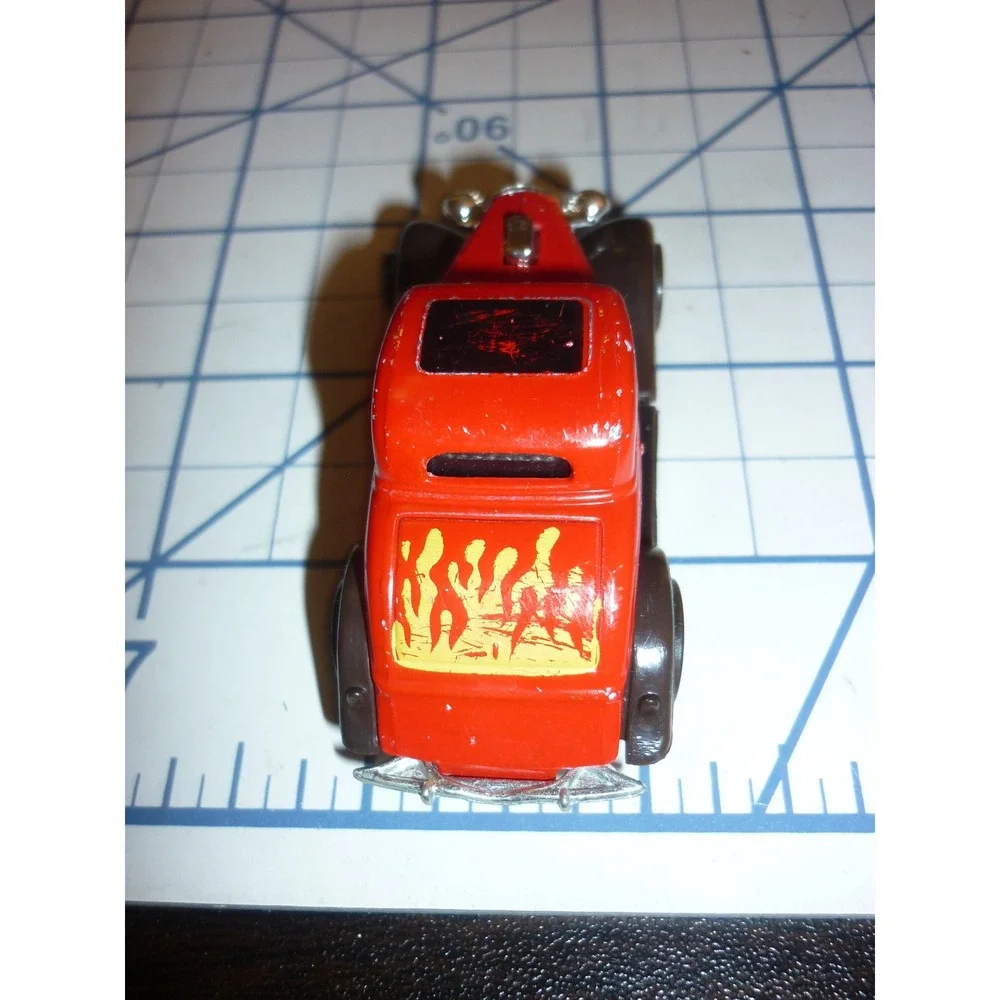 Hot Wheels 1979 Hi-Rakers 3-Window 34 Ford Red with Yellow Flames Hong Kong Base